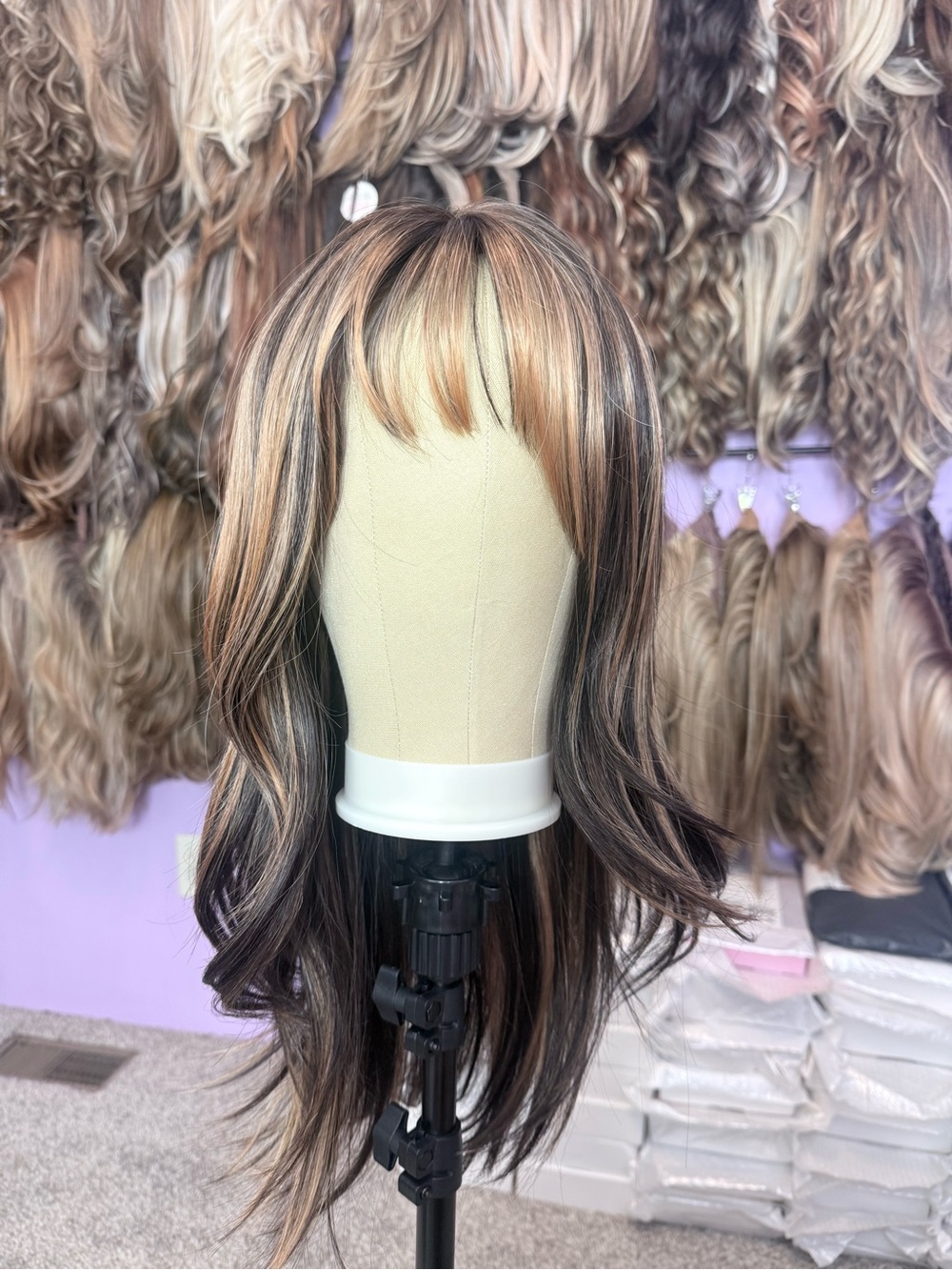 Natural-Look Layered Wig with Blonde and Brown Highlights